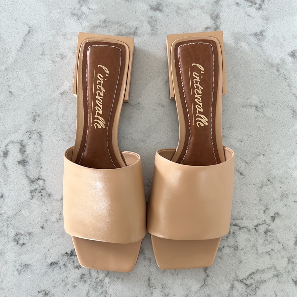 L’Intervalle beige leather sandals